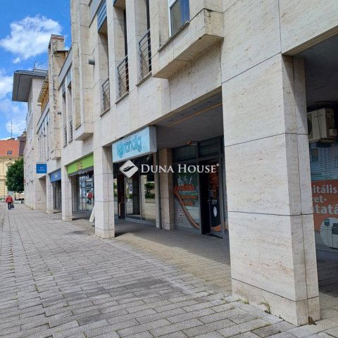 Eladó üzlethelyiség, Pécsett, Király utcában 41 M Ft