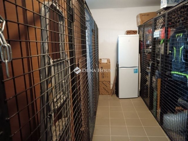 Eladó téglalakás, Üllőn 76 M Ft, 3 szobás