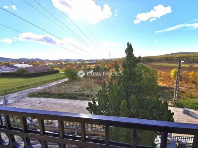 Eladó téglalakás, Budakeszin 130 M Ft, 4 szobás