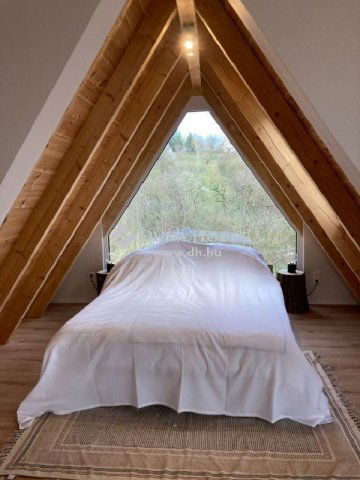 Eladó családi ház, Zebegényben 130 M Ft, 3 szobás