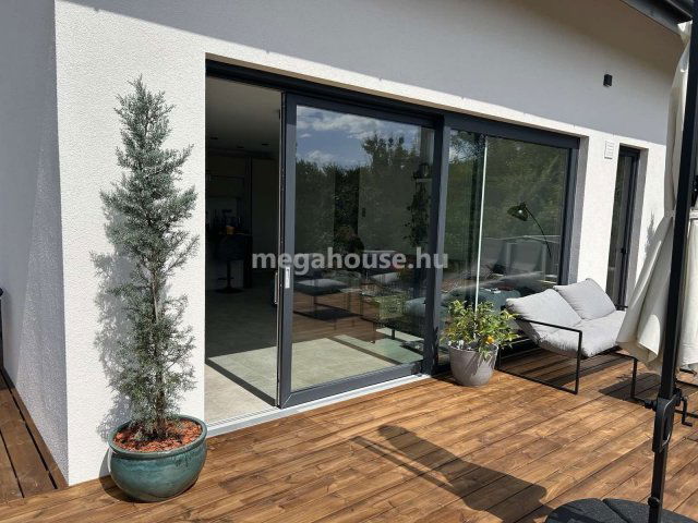 Eladó családi ház, Budaörsön 220 M Ft, 4 szobás