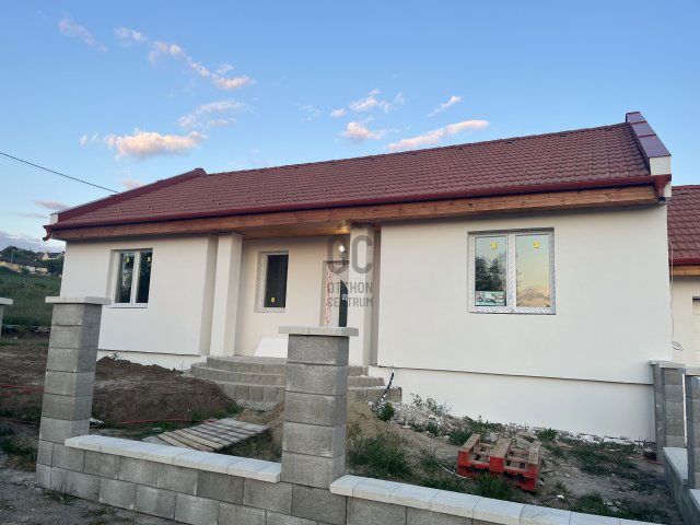Eladó ikerház, Szadán 104.9 M Ft, 4 szobás