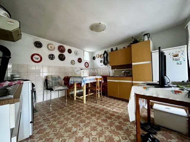 Eladó családi ház, Mecseknádasdon 28 M Ft, 3 szobás