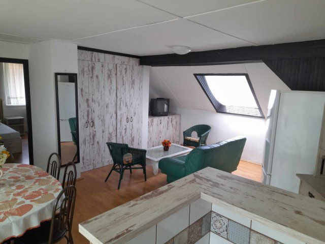 Kiadó családi ház, albérlet, Pécsett 280 E Ft / hó, 4 szobás