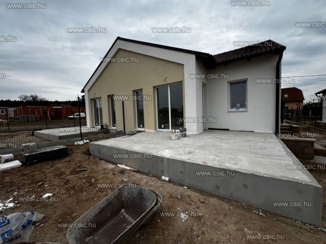 Eladó ikerház, Csörögön 99.9 M Ft, 2+3 szobás