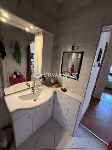 Eladó téglalakás, Szentendrén 78 M Ft, 2 szobás