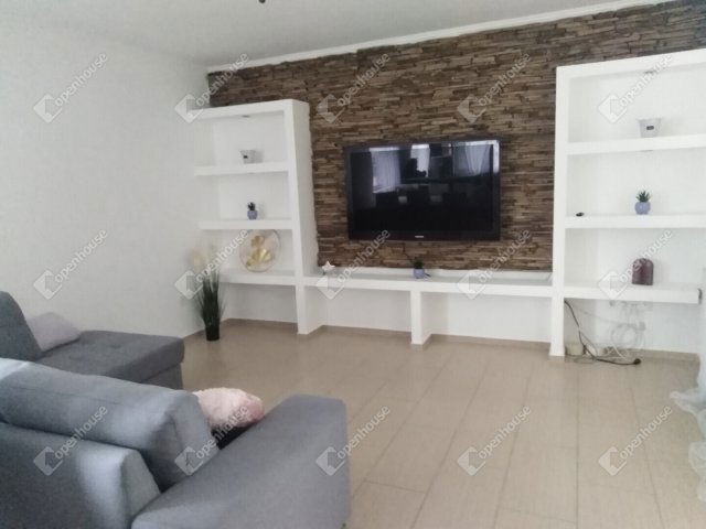 Kiadó családi ház, albérlet, Komáromban 720 E Ft / hó