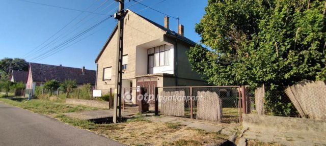Eladó családi ház, Szedresen 28 M Ft, 2+2 szobás
