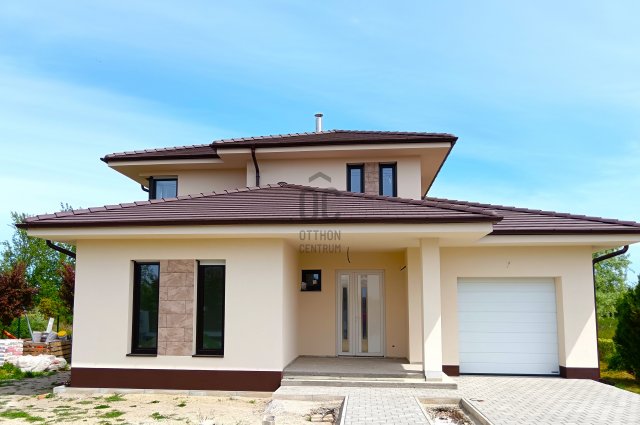 Eladó családi ház, Délegyházán 216 M Ft, 5 szobás