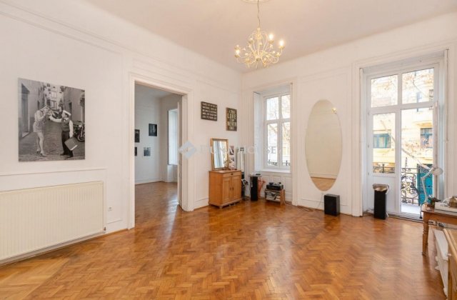 Eladó téglalakás, Budapesten, VI. kerületben, Liszt Ferenc téren