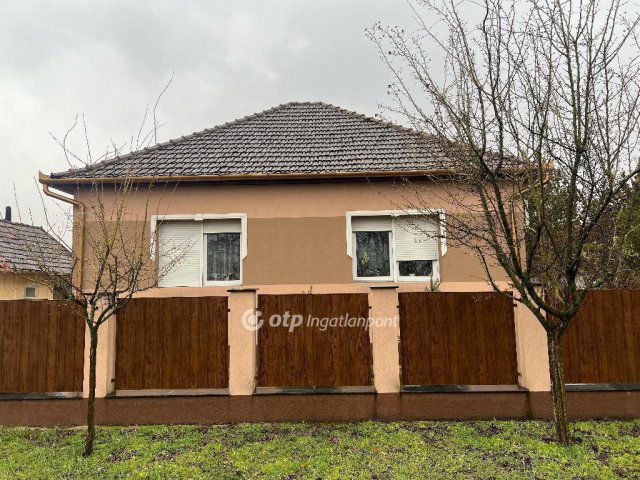 Eladó családi ház, Újszilváson 44.9 M Ft, 3 szobás