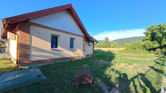 Eladó családi ház, Esztergomban 110 M Ft, 4 szobás