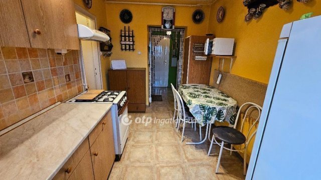 Eladó téglalakás, Egerben 45 M Ft, 2 szobás