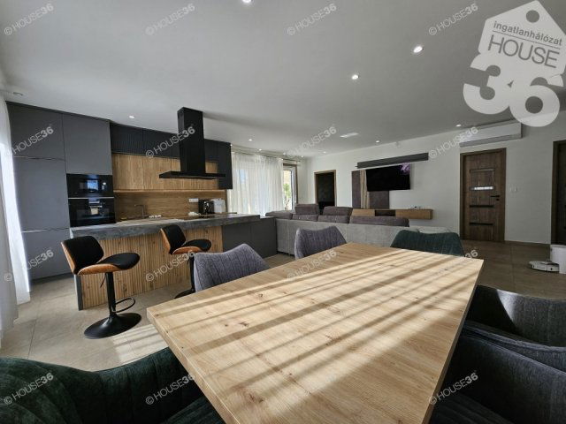 Eladó családi ház, Kecskeméten 169.9 M Ft, 5 szobás