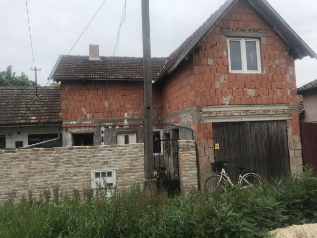 Eladó családi ház, Szentesen 9.8 M Ft, 3 szobás