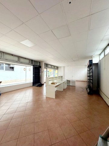 Kiadó üzlethelyiség, Szegeden, Jókai utcában 300 E Ft / hó