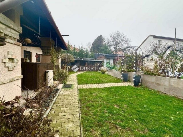 Eladó családi ház, Budapesten, XVI. kerületben 260 M Ft