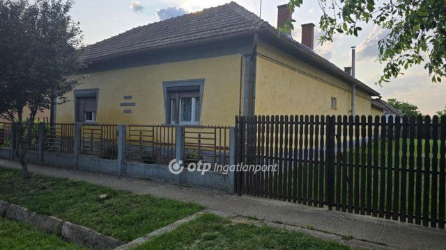 Eladó családi ház, Tetétlenen 15 M Ft, 3 szobás