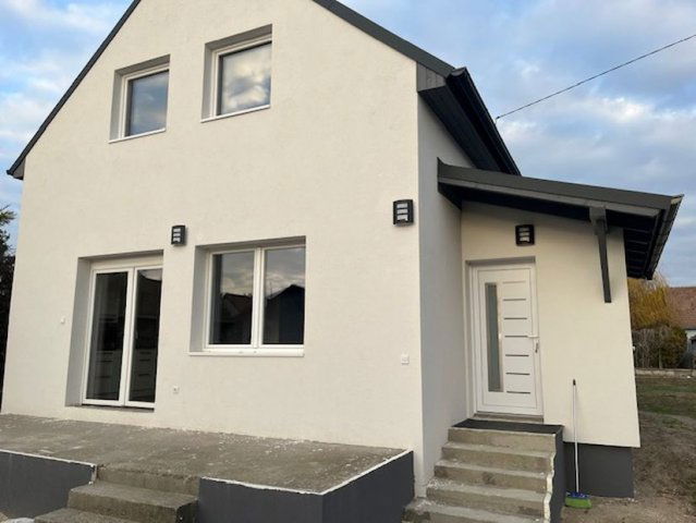 Eladó családi ház, Tökölön 99 M Ft, 4 szobás