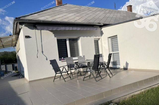 Eladó ikerház, Izsákon 38.9 M Ft, 3 szobás