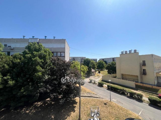 Eladó panellakás, Berettyóújfaluban 42.5 M Ft, 2 szobás