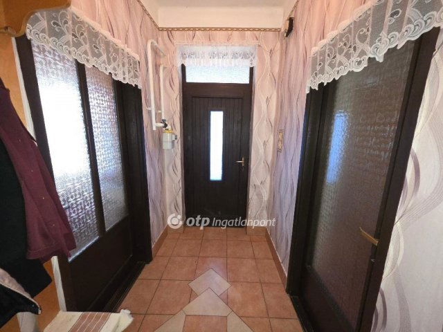 Eladó családi ház, Tiszacsegén 25 M Ft, 3 szobás