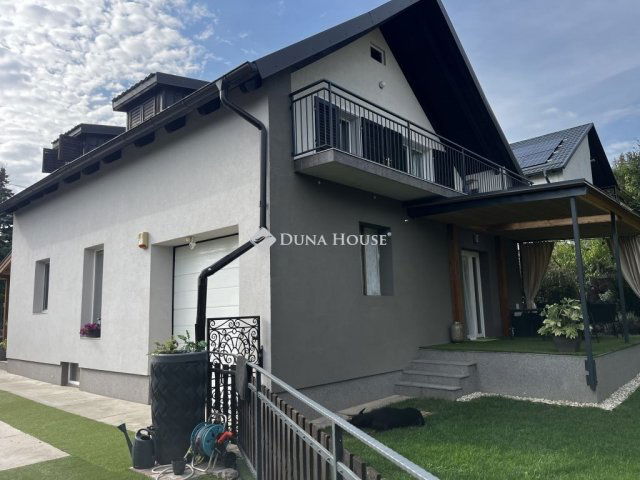 Eladó családi ház, Balatonalmádiban 272 M Ft, 5 szobás
