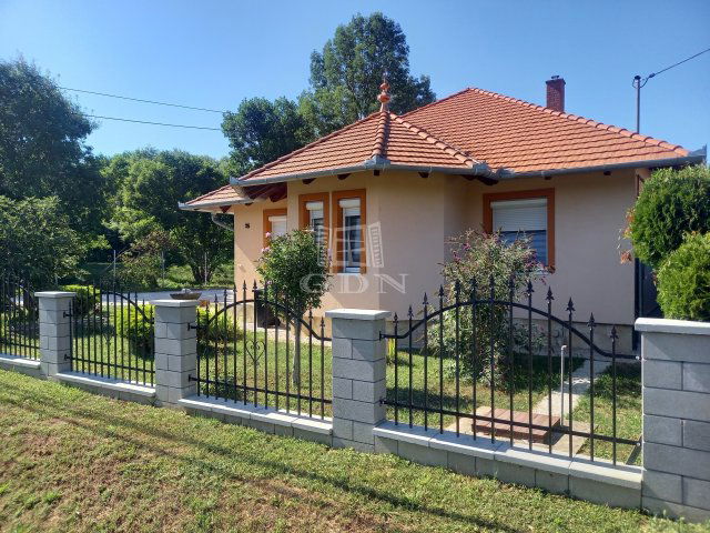 Eladó családi ház, Zalacsányon 110.754 M Ft, 5 szobás