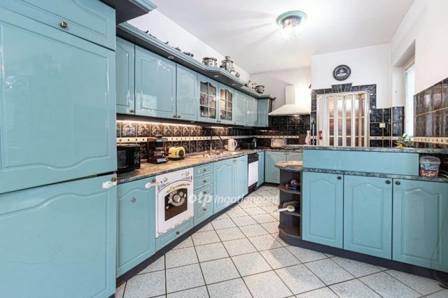 Eladó családi ház, Budapesten, XV. kerületben 160 M Ft