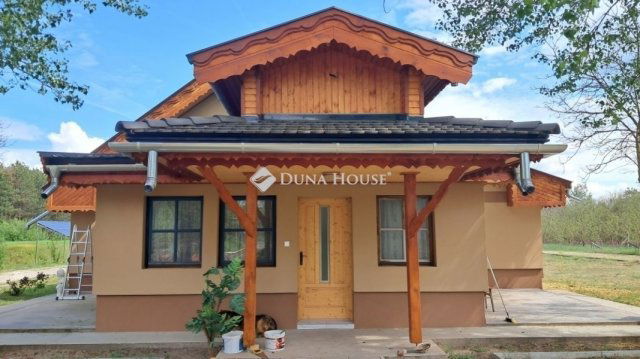 Eladó családi ház, Helvécián 99.95 M Ft, 3 szobás