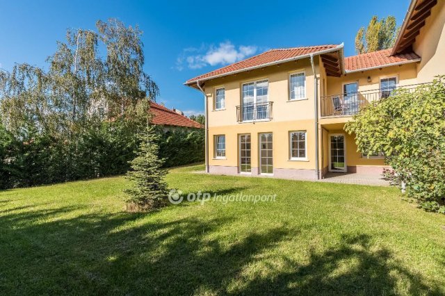 Eladó ikerház, Piliscsabán 135 M Ft, 4 szobás