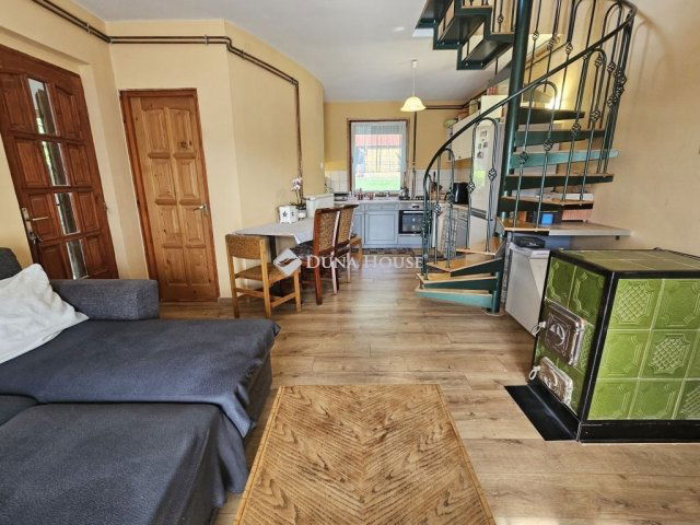 Eladó családi ház, Orfűn 134 M Ft, 6 szobás