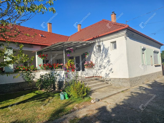Eladó családi ház, Máriakálnokon 105 M Ft, 3 szobás