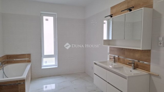 Eladó családi ház, Budapesten, XVI. kerületben 239 M Ft