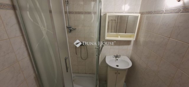 Eladó panellakás, Kecskeméten 39.8 M Ft, 2 szobás