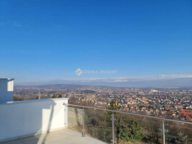 Eladó ikerház, Pécsett 134.9 M Ft, 4 szobás