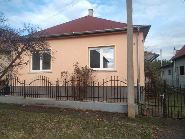 Eladó családi ház, Csömörön 109.9 M Ft, 3 szobás