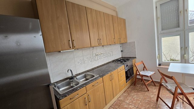 Kiadó téglalakás, albérlet, Pécsett, János utcában