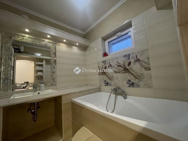 Eladó ikerház, Kecskeméten 139.9 M Ft, 4 szobás