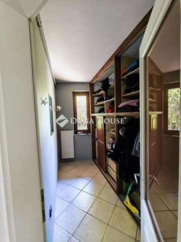 Eladó családi ház, Pécsett 120 M Ft, 6 szobás