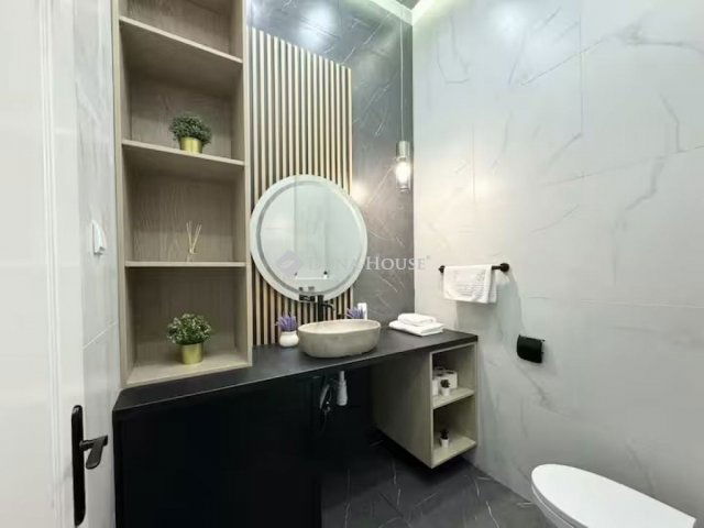 Eladó téglalakás, Budapesten, VI. kerületben 55 M Ft, 1 szobás