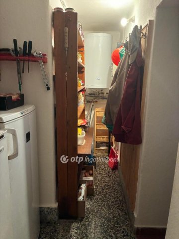 Eladó családi ház, Pécsett 73.9 M Ft, 3 szobás