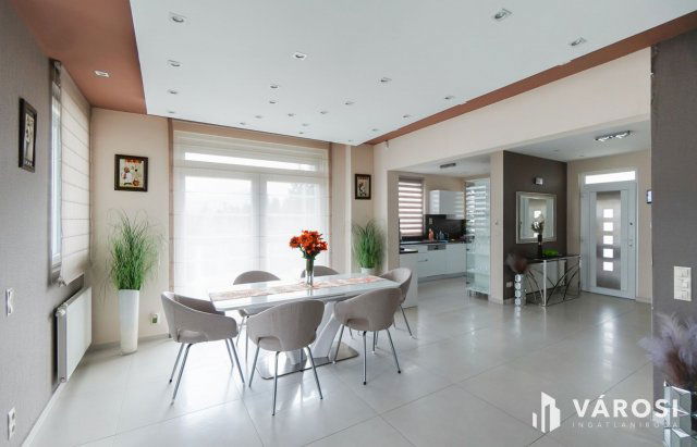 Eladó családi ház, Csobánkán 295 M Ft, 6 szobás