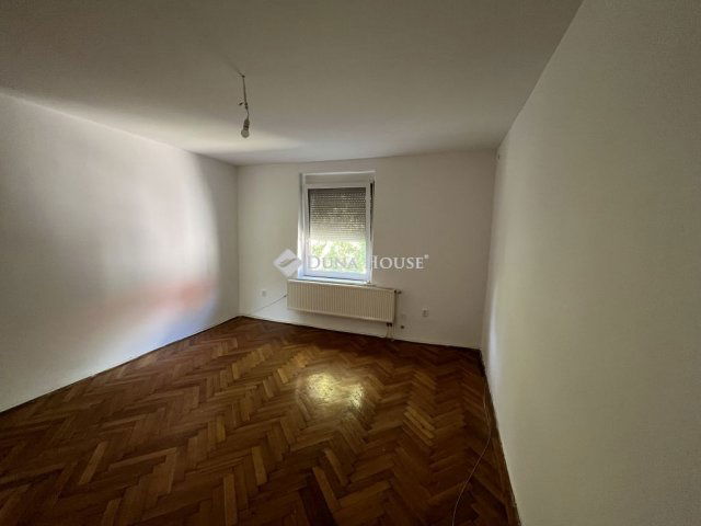 Kiadó téglalakás, albérlet, Oroszlányban 130 E Ft / hó