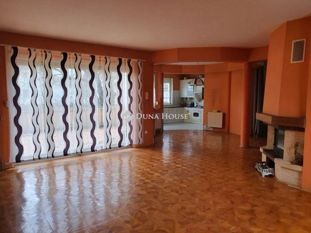 Eladó téglalakás, Budakeszin 135 M Ft, 5 szobás