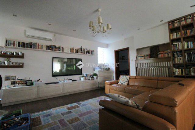 Eladó családi ház, Szegeden 225 M Ft, 7 szobás
