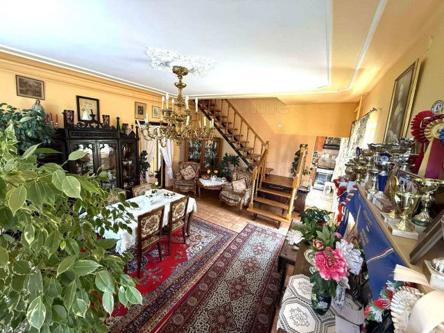 Eladó családi ház, Móron 138 M Ft, 6+2 szobás