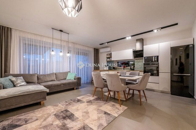 Eladó ikerház, Debrecenben 154.9 M Ft, 5 szobás