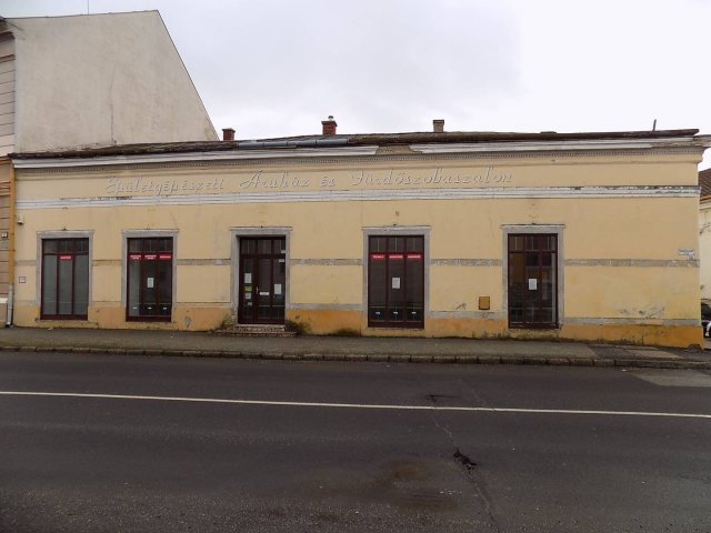 Eladó üzlethelyiség, Tapolcán 80 M Ft / költözzbe.hu