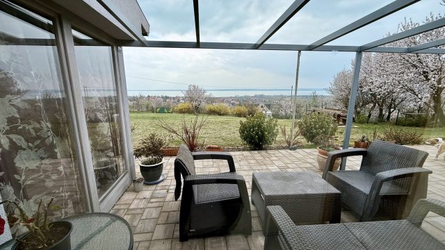 Eladó családi ház, Lovason 230 M Ft, 5 szobás